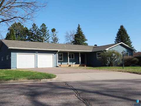 518 Sunset Dr, Dell Rapids, SD 57022