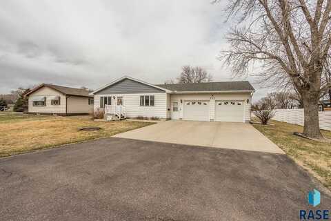 703 E Maple St, Parkston, SD 57366