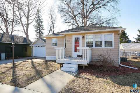 305 1st St, Canton, SD 57013
