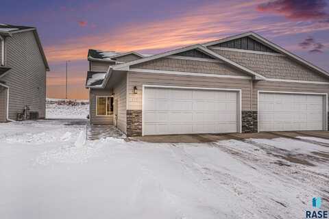 6157 S Alki Pl, Sioux Falls, SD 57108