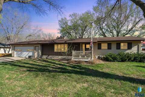 1107 E Lark St, Brandon, SD 57005