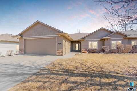 5616 S Shadow Wood Pl, Sioux Falls, SD 57108