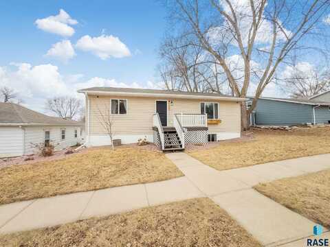 109 E 5th St, Dell Rapids, SD 57022
