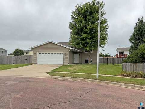 3901 N Briggs Cir, Sioux Falls, SD 57107