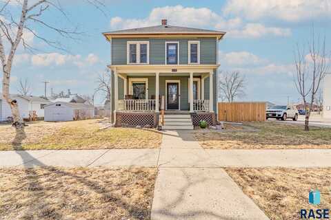 415 E 3rd St, Canton, SD 57013