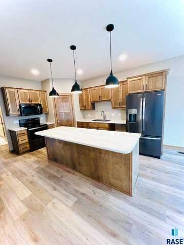 501 S Huckleberry Trl, Harrisburg, SD 57032