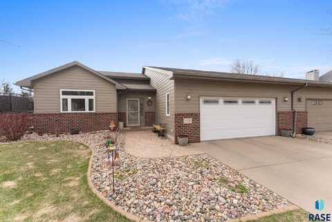 138 W Doral Ct, Sioux Falls, SD 57108