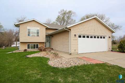517 Sunset Cir, Lennox, SD 57039