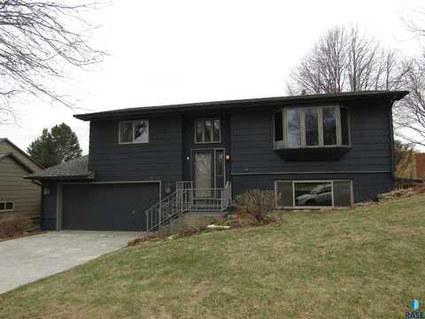 5713 W Parliament Dr, Sioux Falls, SD 57106