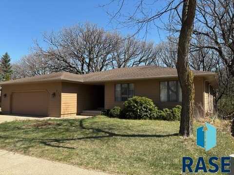 916 N Savannah Dr, Sioux Falls, SD 57103