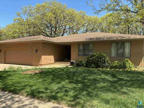 916 N Savannah Dr, Sioux Falls, SD 57103
