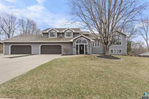5001 S Sweetbriar Dr, Sioux Falls, SD 57108