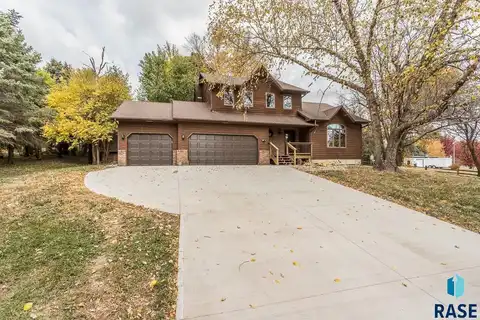 7604 E Palomino Rd, Sioux Falls, SD 57110