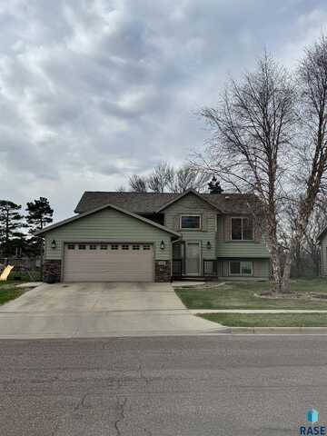 7605 W 65th St, Sioux Falls, SD 57106