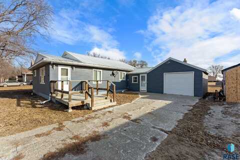 608 S High St, Menno, SD 57045