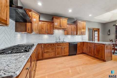 3056 S Coral Ct, Sioux Falls, SD 57103