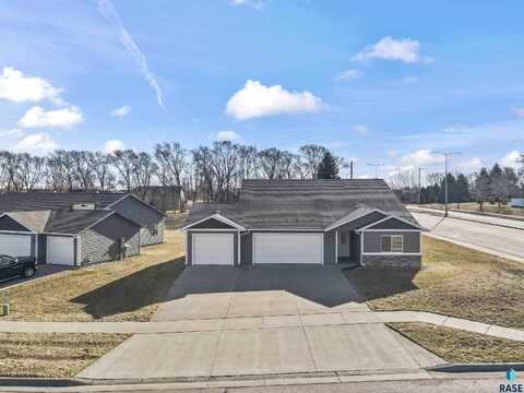 7628 S Beal Ave, Sioux Falls, SD 57108