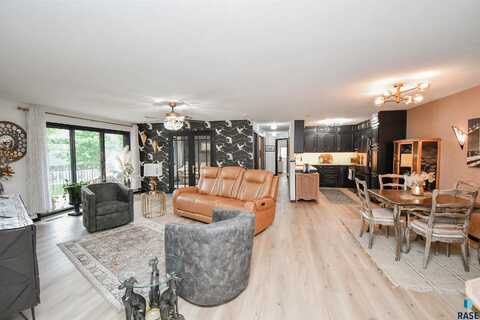 4605 W Custer Ln, Sioux Falls, SD 57106