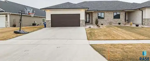313 N Wildcat Dr, Sioux Falls, SD 57110