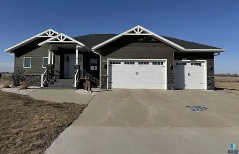125 Caleb Ct, Parker, SD 57053