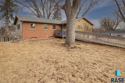 2716 S Lincoln Ave, Sioux Falls, SD 57105