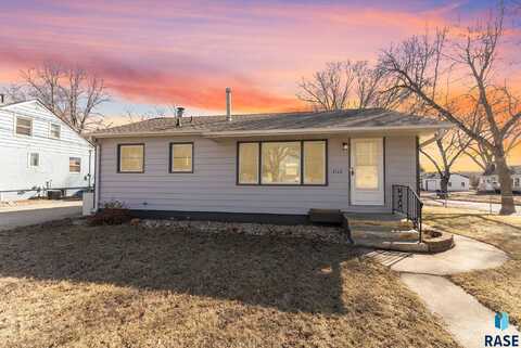 3116 S 6TH Ave, Sioux Falls, SD 57105