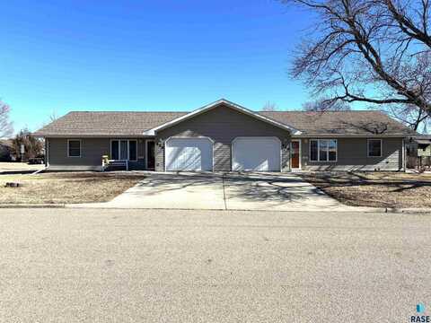 424 & 426 E 4th Ave, Miller, SD 57362