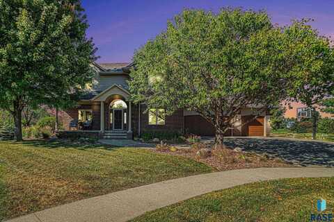7408 W Songbird Cir, Sioux Falls, SD 57107