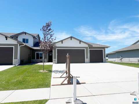 5913 S Spirea Ave, Sioux Falls, SD 57108