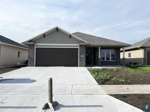 8113 W 24th St, Sioux Falls, SD 57106