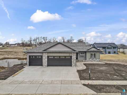 2205 S Red Oak Ave, Sioux Falls, SD 57110