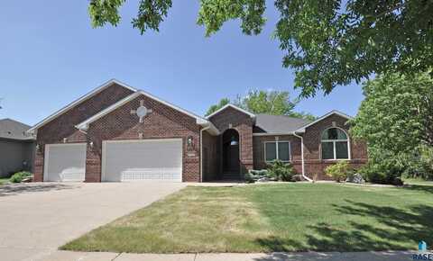 7329 S Russet Dr, Sioux Falls, SD 57108