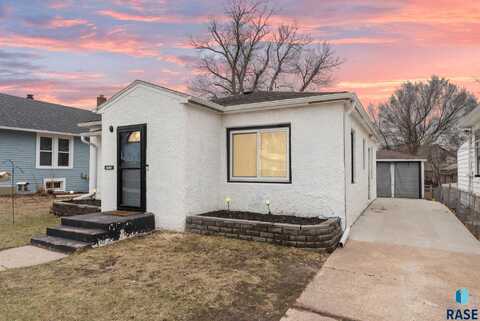 1413 E 4th St, Sioux Falls, SD 57103