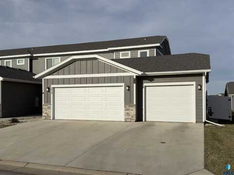 4418 E Whisper Ridge Pl, Sioux Falls, SD 57108