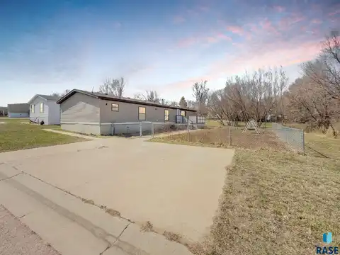3105 N Fiero Pl, Sioux Falls, SD 57104