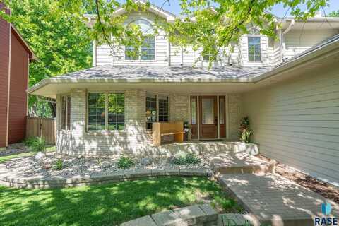 2401 S Roosevelt Cir, Sioux Falls, SD 57106