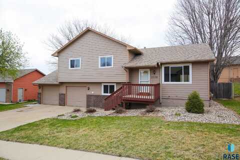 2008 S Hillview Rd, Sioux Falls, SD 57110