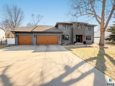 705 E Meadowlark Trl, Sioux Falls, SD 57108