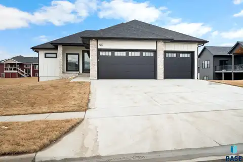 917 N Sylvan Dr, Sioux Falls, SD 57110