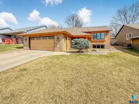 4916 E Fernwood Dr, Sioux Falls, SD 57110
