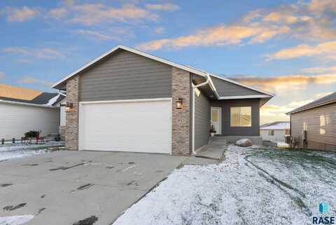 1813 E 71st St N, Sioux Falls, SD 57104