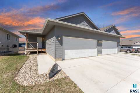 1807 N Oberg Cir, Sioux Falls, SD 57103