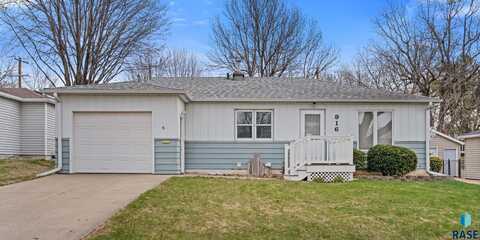916 S Cloudas Ave, Sioux Falls, SD 57103