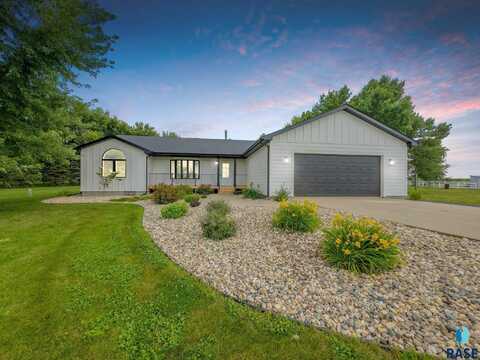 47555 271st St, Harrisburg, SD 57032