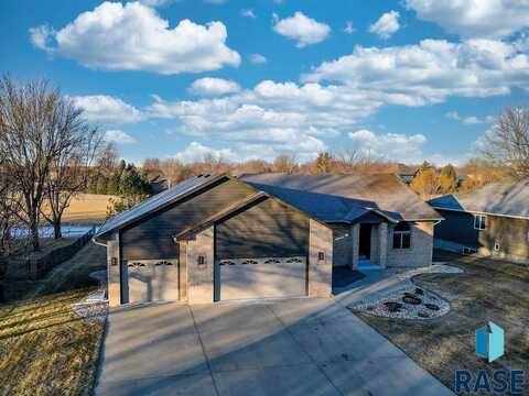 5709 S Tomar Rd, Sioux Falls, SD 57108