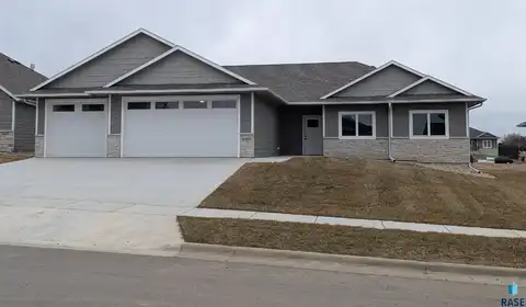 8305 E Spearfish Ct, Sioux Falls, SD 57110