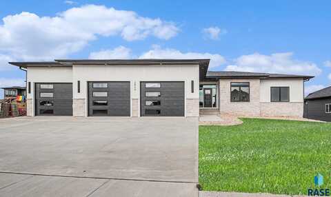 2409 S Meadowview Ave, Sioux Falls, SD 57110