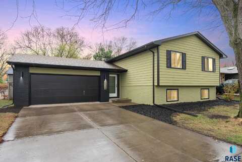 4924 S Baneberry Dr, Sioux Falls, SD 57106