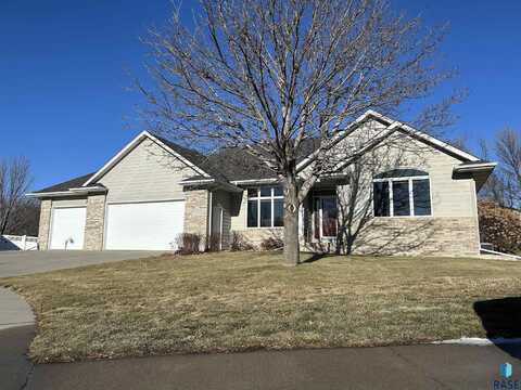 2225 E Byrum Cir, Brandon, SD 57005