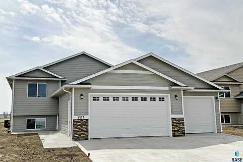 907 Birch St, Harrisburg, SD 57032
